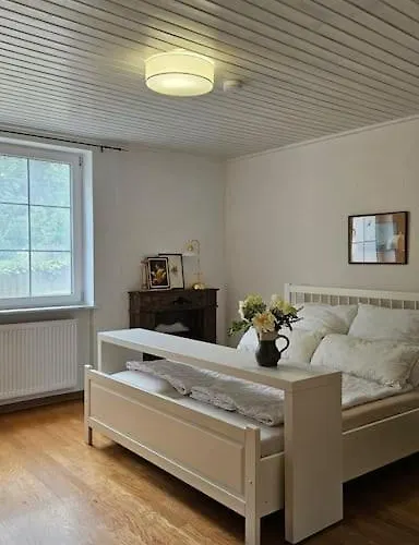 Laendlich Am Bach, Doppelbett Und 2 Einzel * Mendig